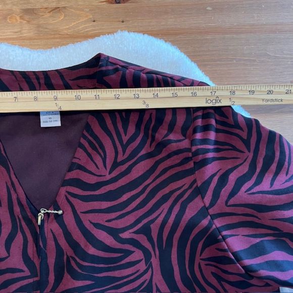 Cathy by Cathy Daniels Maroon Black Animal Zebra Print Full Zip Cardigan Size 16 - Picture 9 of 11